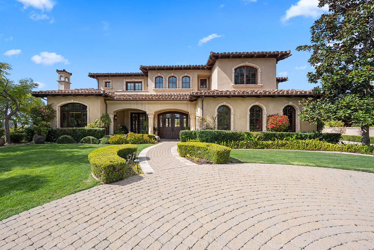 Real estate photography, contemporary living room, Southern California