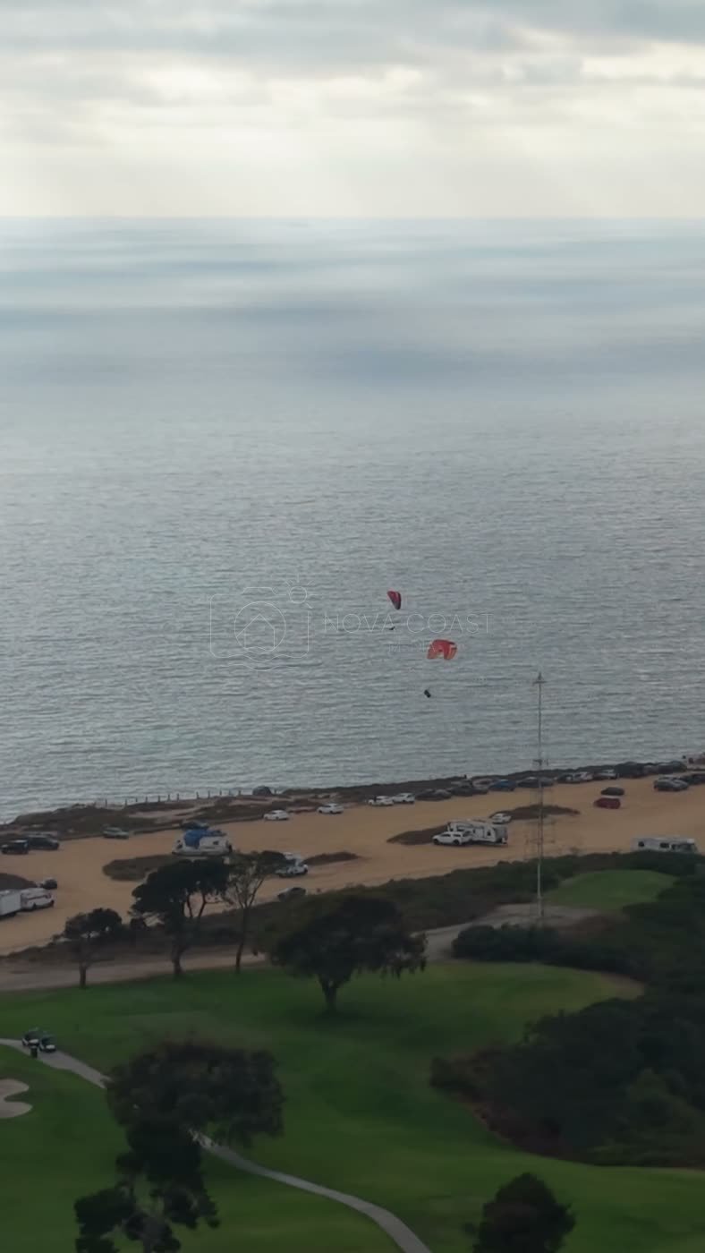 Paragliders Soaring Over the Pacific at Torrey Pines Gliderport – Golden Hour Frame (Vertical)