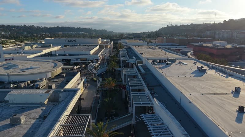Open-Air Promenade Between Macy’s and Neiman Marcus at Fashion Valley – Wide Establishing Frame