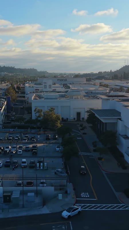 Aerial Approach to Bloomingdale’s at Fashion Valley Mall – Cinematic Drone Angle (Vertical)