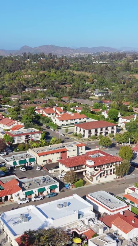 Rancho Santa Fe Aerial Drone Photo 27-4 (Vertical)