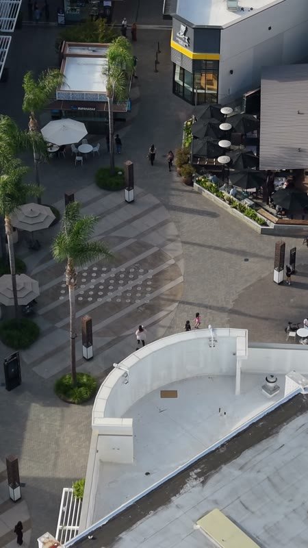 Curved Architecture and Cafe Plaza at Westfield UTC (Vertical)